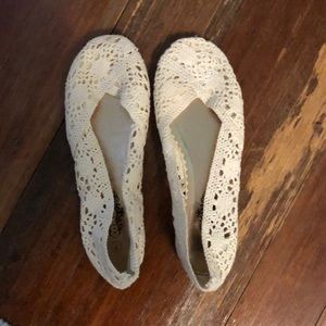 Charles Albert white flats